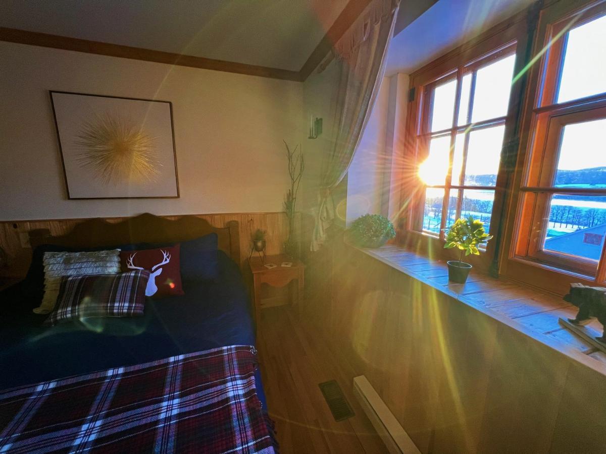 Auberge Au Poste De Traite Sainte-Famille Екстериор снимка