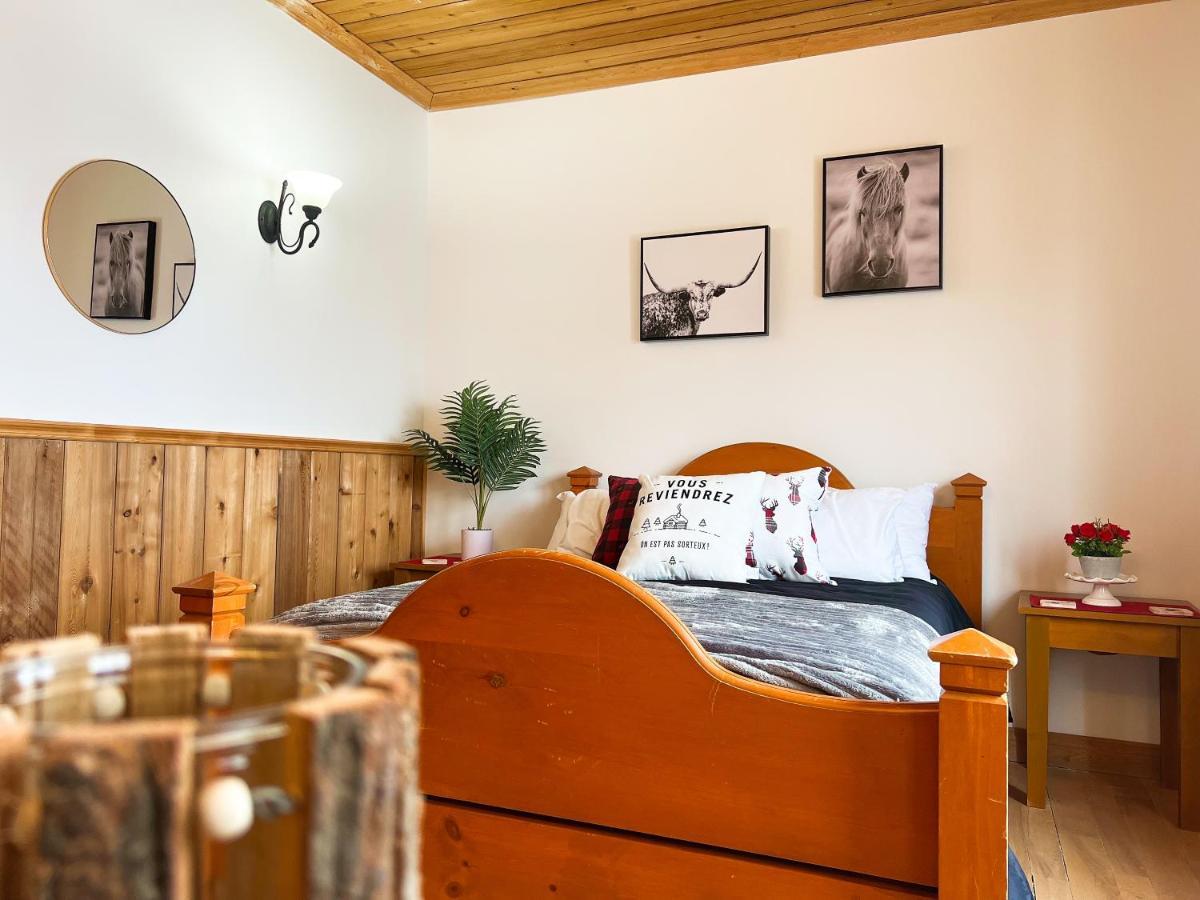 Auberge Au Poste De Traite Sainte-Famille Екстериор снимка
