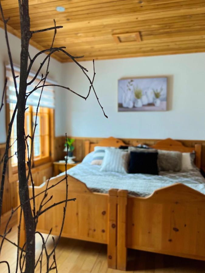 Auberge Au Poste De Traite Sainte-Famille Екстериор снимка