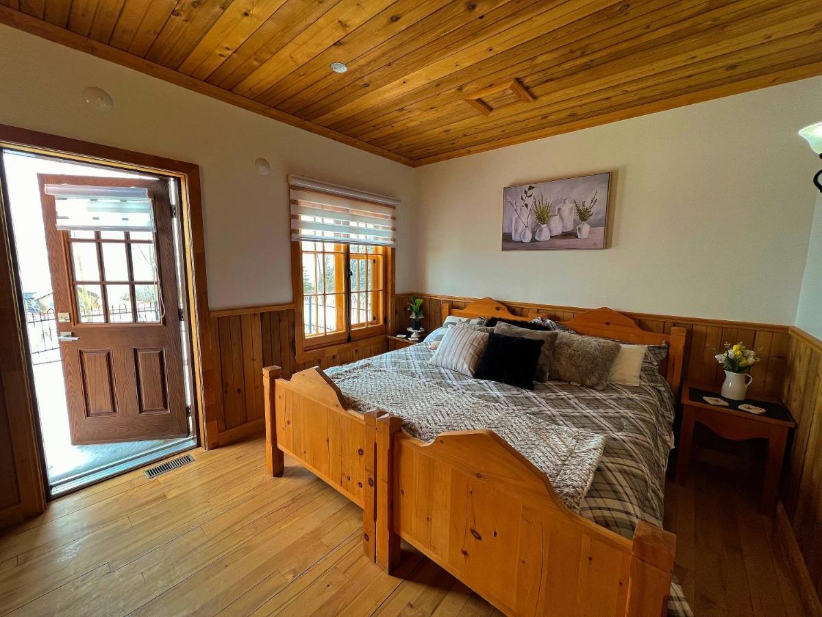 Auberge Au Poste De Traite Sainte-Famille Екстериор снимка