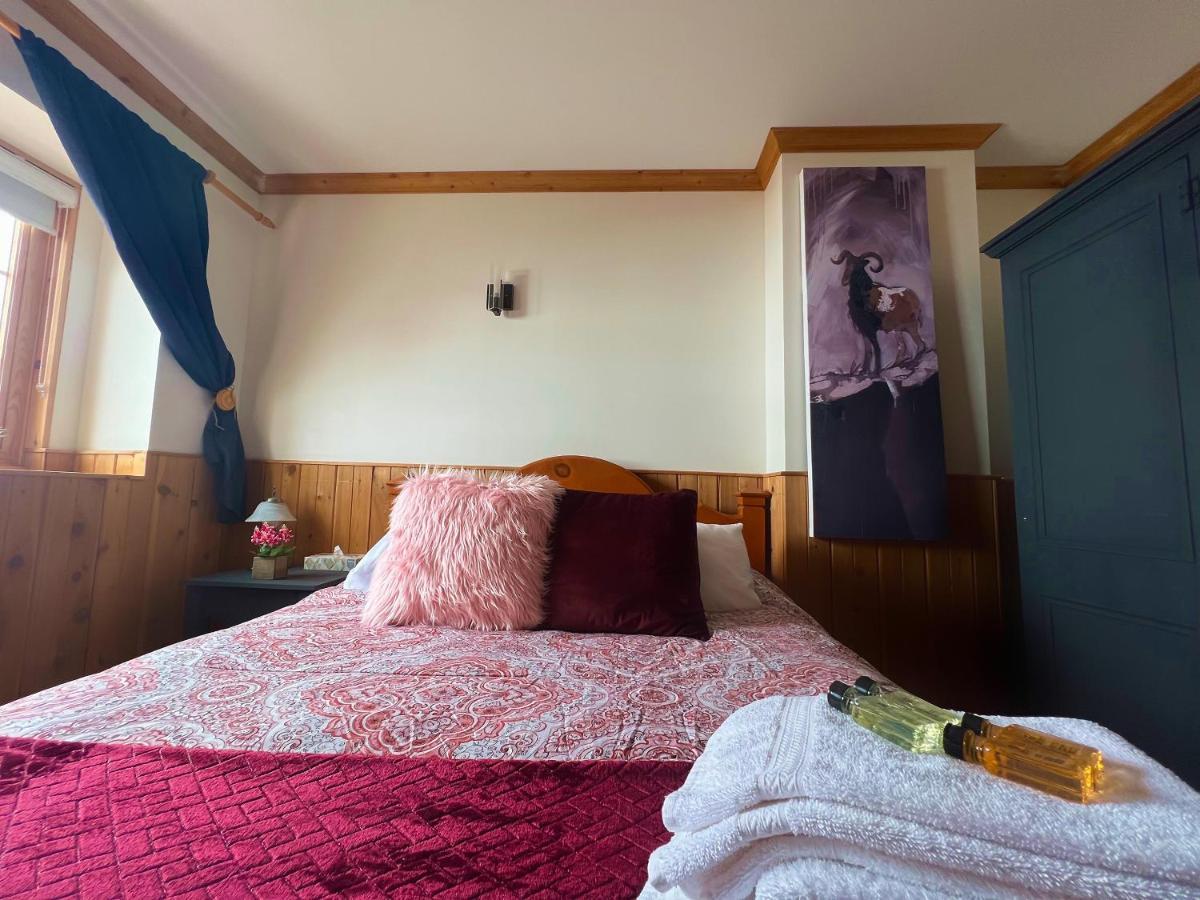 Auberge Au Poste De Traite Sainte-Famille Екстериор снимка