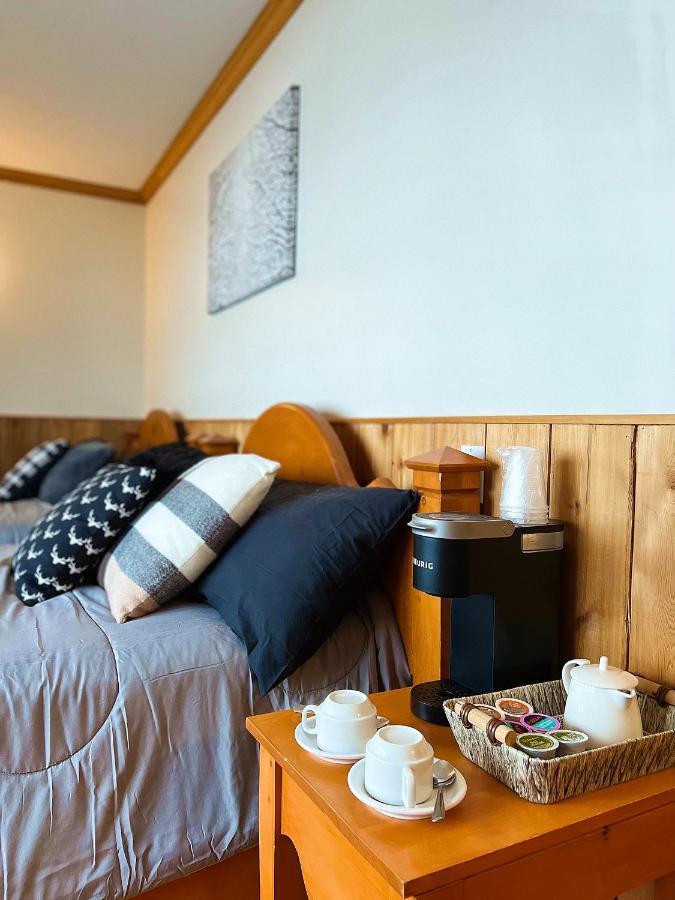 Auberge Au Poste De Traite Sainte-Famille Екстериор снимка