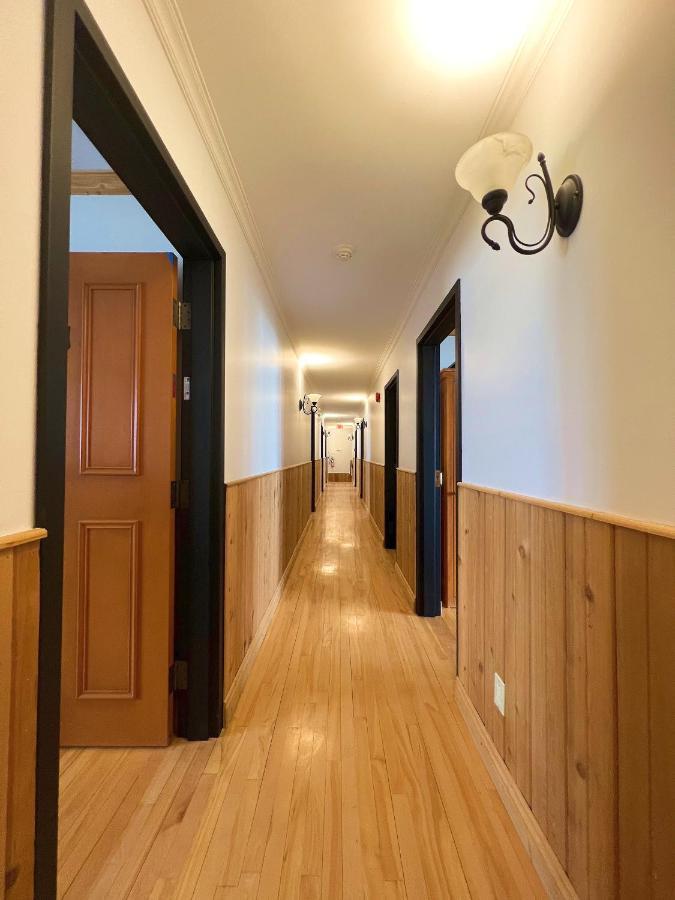 Auberge Au Poste De Traite Sainte-Famille Екстериор снимка
