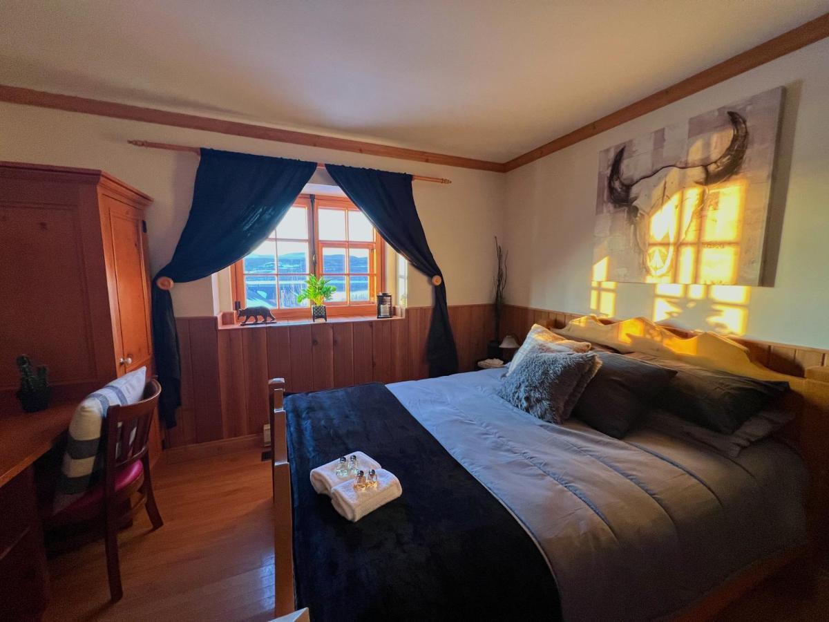 Auberge Au Poste De Traite Sainte-Famille Екстериор снимка