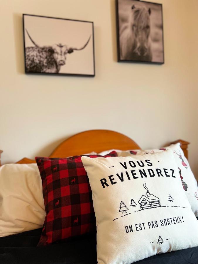 Auberge Au Poste De Traite Sainte-Famille Екстериор снимка