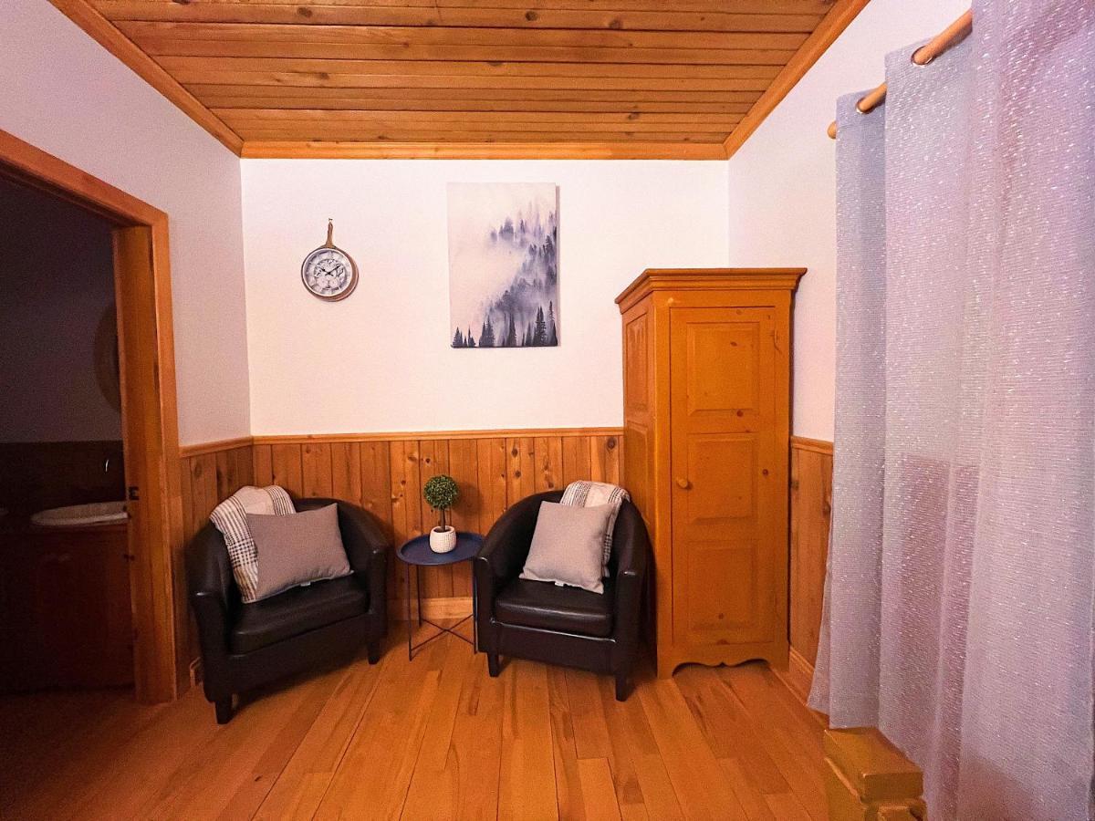 Auberge Au Poste De Traite Sainte-Famille Екстериор снимка