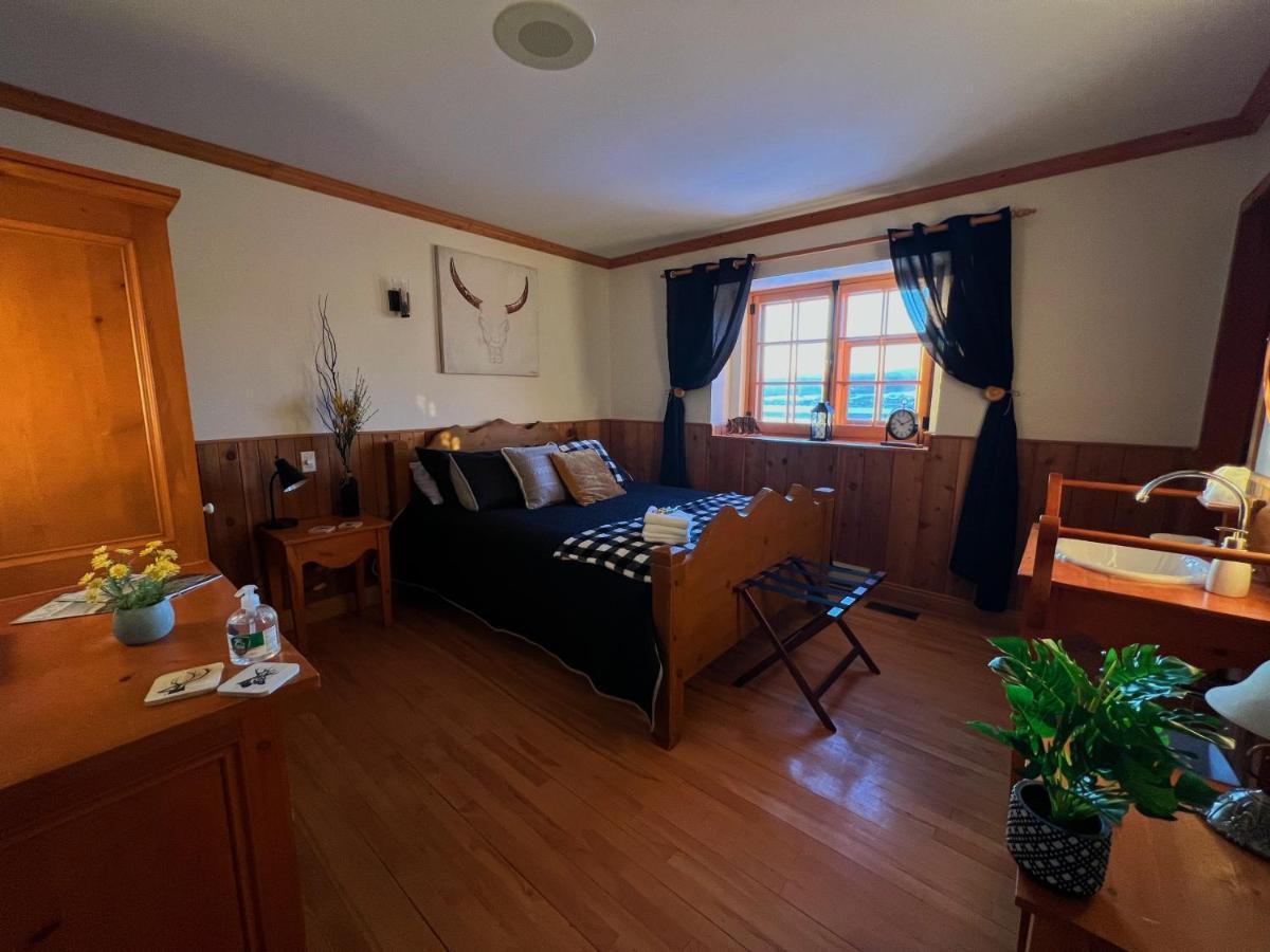 Auberge Au Poste De Traite Sainte-Famille Екстериор снимка