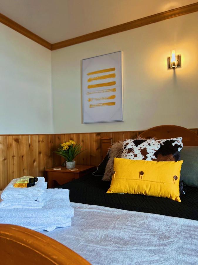 Auberge Au Poste De Traite Sainte-Famille Екстериор снимка