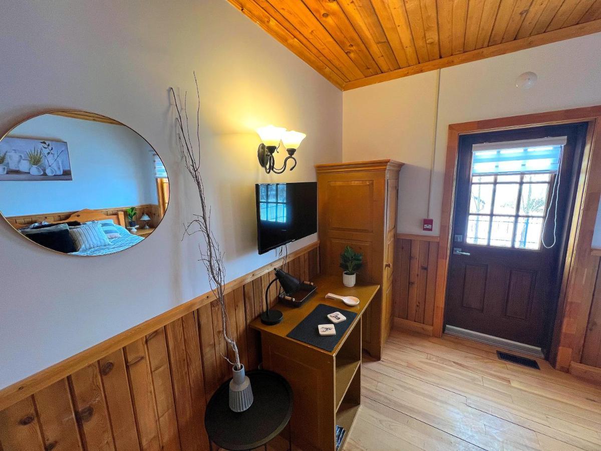 Auberge Au Poste De Traite Sainte-Famille Екстериор снимка