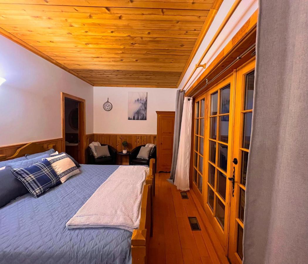 Auberge Au Poste De Traite Sainte-Famille Екстериор снимка