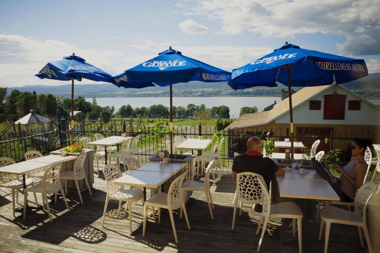 Auberge Au Poste De Traite Sainte-Famille Екстериор снимка