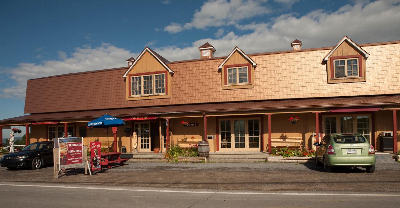 Auberge Au Poste De Traite Sainte-Famille Екстериор снимка